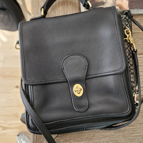 Coach Vintage Station Bag  Top Handle And Crossbody Color Black - Picture 1 of 16
